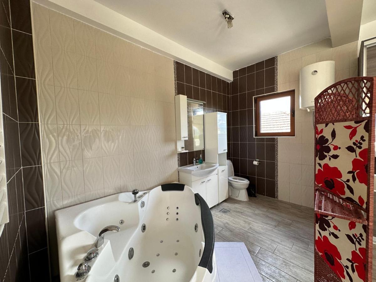 Vila Danica Tivat Apartment Bagian luar foto